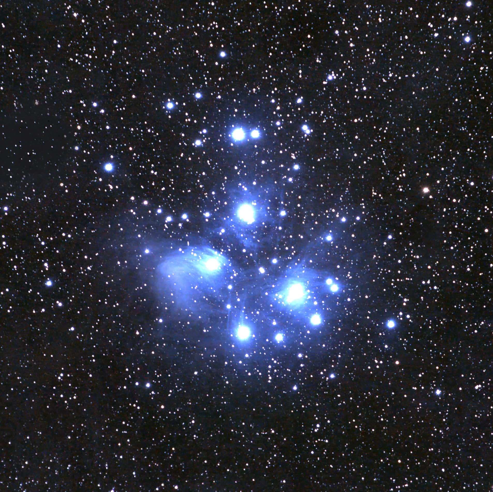 The Pleiades (M45), taken by Leo O'Hara using a Canon 600D with a 70-200mm F/4 lens. This is a 2hr 18min exposure.
